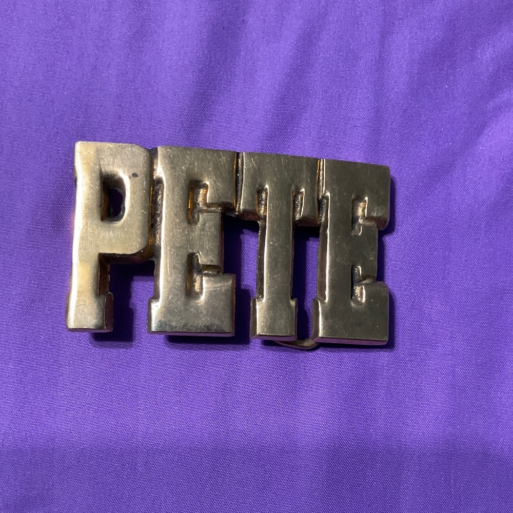 “PETE” western brass belt buckle. M197